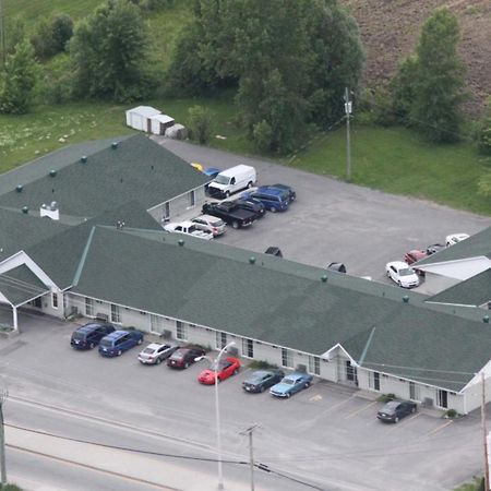 Motel Les Pignons Verts Buckingham Exterior photo