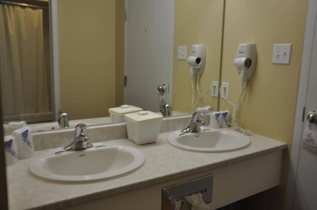 Motel Les Pignons Verts Buckingham Room photo