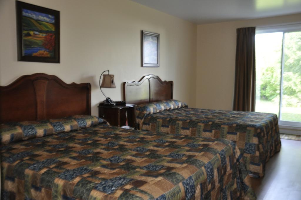 Motel Les Pignons Verts Buckingham Room photo